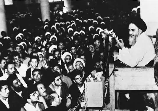 زندان و تبعید خمینی، چرا شاه آیت الله خمینی را اعدام نکرد؟ 1 چرا شاه آیت الله خمینی را اعدام نکرد